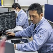 社内の雰囲気をのぞき見！ 事務所内の仕事の様子