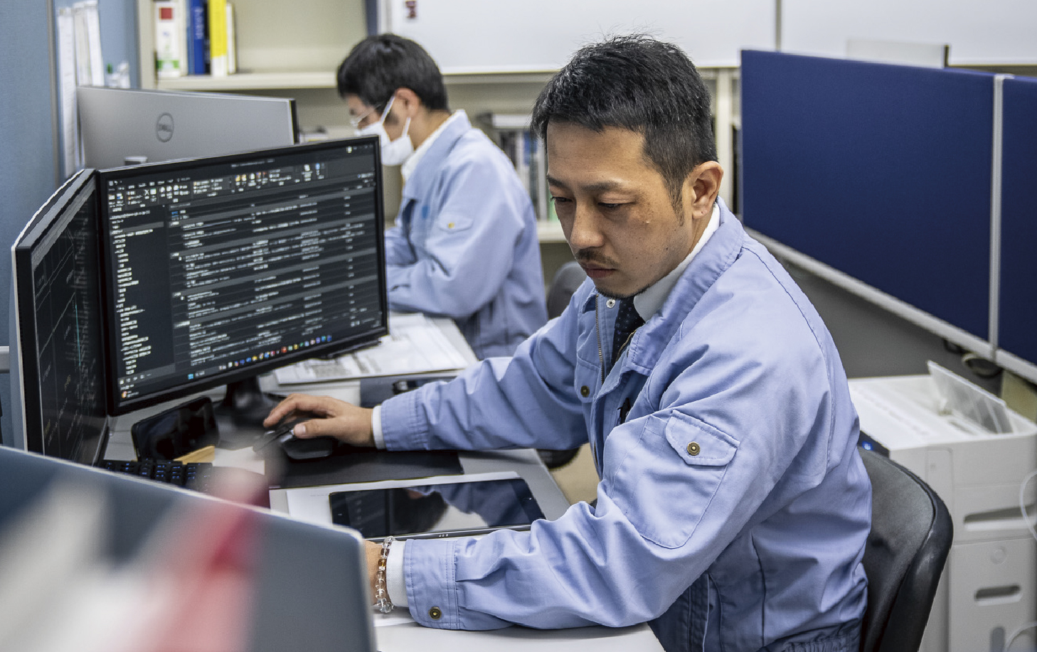 社内の雰囲気をのぞき見！ 事務所内の仕事の様子
