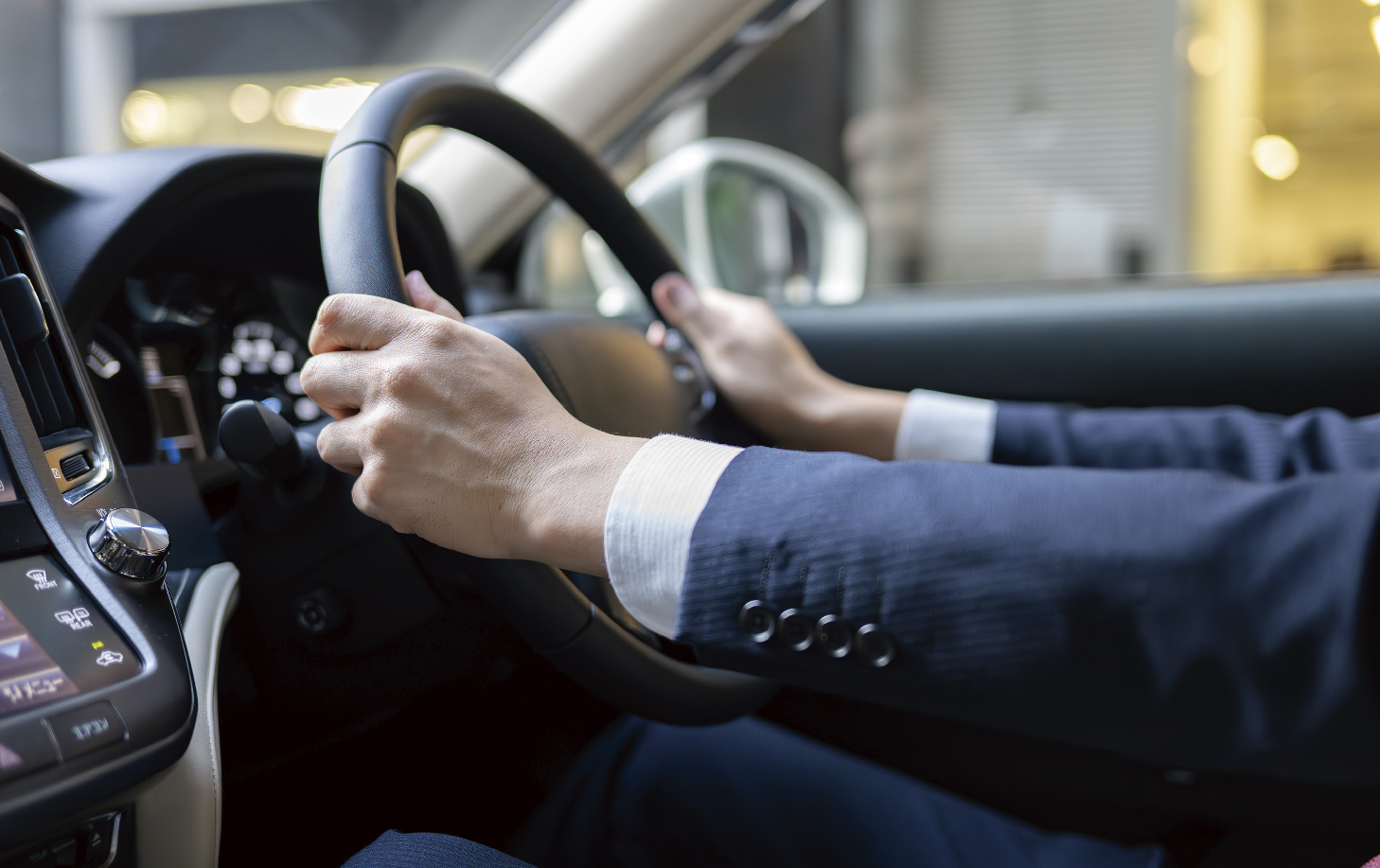 求める人物像03<br>普通自動車運転免許を保有し、<br>積極的に行動できる人